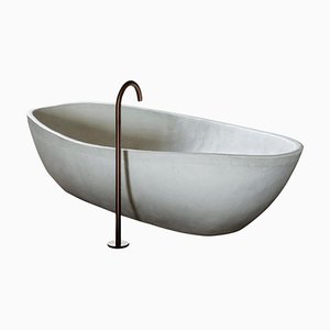 Große Badewanne aus Ton von Studio Loho