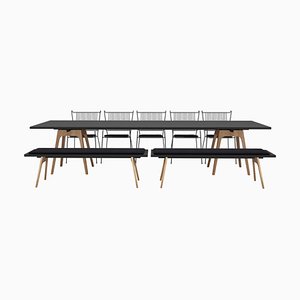 Mesa de comedor Marina en negro con bancos y sillas Capri de Cools Collection. Juego de 8