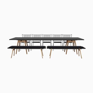 Mesa de comedor Marina en negro con bancos y sillas Capri de Cools Collection. Juego de 8