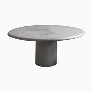 Grande Table Ronde en Béton Ciré par Bicci De Medici