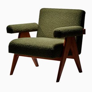 Butaca estilo Mid-Century con marco geométrico en Olive Boucle, Dinamarca 90