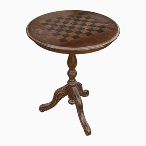 Mesa baja redonda con tablero de ajedrez