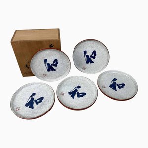 Platos de cerámica con adornos de caligrafía Harmony Mino-Ware, Japón, años 80. Juego de 5