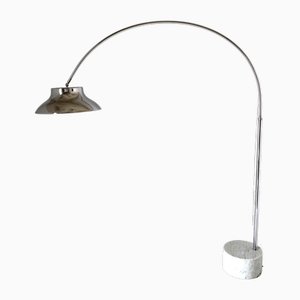 Lámpara de pie ajustable en forma de arco de acero y mármol, Italia, años 60