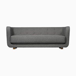 Sahco Nara Vilhelm Sofa in Dunkelgrau und Räuchereiche von Lassen