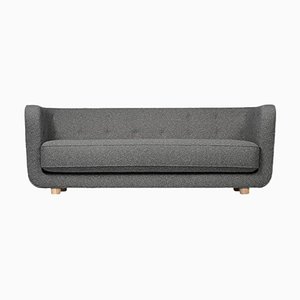 Sahco Nara Vilhelm Sofa in Dunkelgrau und Eiche natur von Lassen