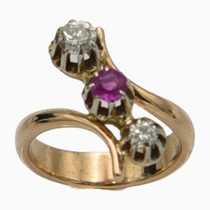 Anillo de trilogía francesa con rubí y diamantes, década de 1890