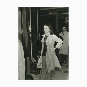 Jackie Kennedy, Leaving the Hospital, París, Francia, años 70, Lámina fotográfica