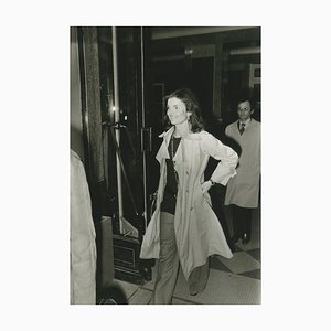 Jackie Kennedy, Quittant l'hôpital, Paris, France, années 1970, Impression photo