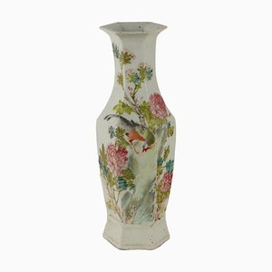 Vase 20ème Siècle en Porcelaine à Motifs de Plantes et de Fleurs