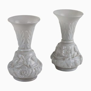 Jugendstil Milchglasvasen mit Akanthusblättern, 2er Set