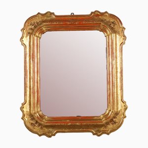 Specchio Cabaret con cornice dorata e mobili in legno intagliato