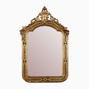Specchio con cornice in legno intagliato e arredamento dorato