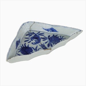 Small Ko Sometsuke Chongzehn Era Plate, China, 1628-1644
