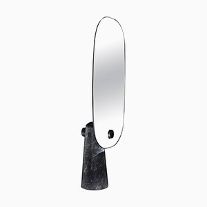Schwarzer ikonischer Spiegel aus Marmor von Dan Yeffet & Lucie Koldova