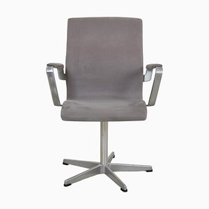 Silla Oxford de tela de Alcántara gris de Arne Jacobsen, años 80