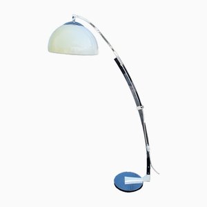 Große deutsche Vintage Bogenlampe mit verchromtem Rahmen, cremeweißem Fuß auf verchromter Grundplatte & cremeweißem Original Plastikschirm von Sölken, 1960er