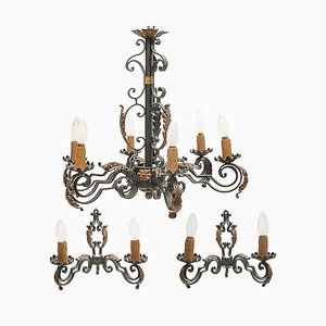 Großer Kronleuchter und Wandleuchten Gilbert Poillerat zugeschrieben, 1950er, 3er Set