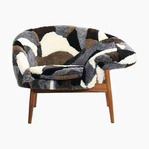 Fried Egg Right Lounge Chair Sheepskin Patchwork Mix by Warm Nordic