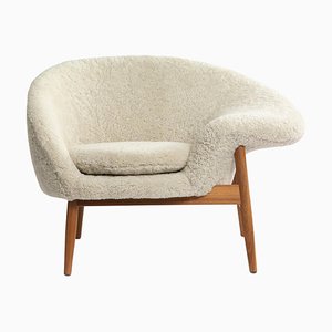 Fried Egg Right Lounge Chair in Moonlight Sheepskin by Warm Nordic