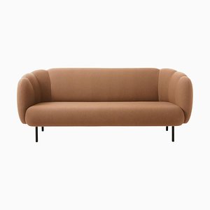 Caper Three-Seater with Stitches Sprinkles Latte par Warm Nordic
