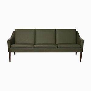 Silla de tres plazas Mr Olsen de nogal y cuero verde pickle de Warm Nordic