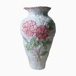 Bestickte Vase von Caroline Harrisus