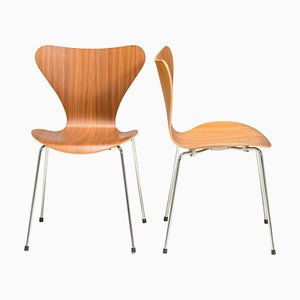 Serie 7 3107 Esszimmerstühle aus Nussholz von Arne Jacobsen für Fritz Hansen, 2020, 2er Set