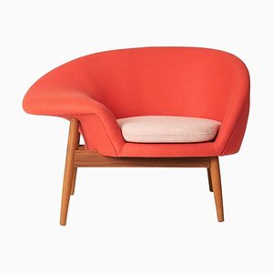 Fried Egg Left Lounge Chair in Apple Red by Warm Nordic