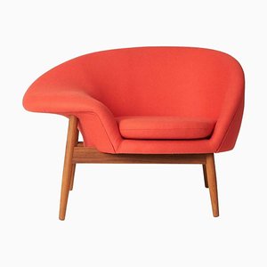 Fauteuil Fried Egg Left Rouge Pomme par Warm Nordic