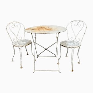 Mesa y sillas de jardín de metal pintado en blanco. Juego de 3