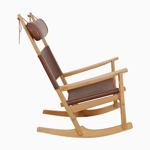 Sedia a dondolo Ge-673 in pelle marrone di Hans Wegner per Getama, anni '90