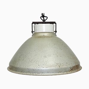 Lámpara de suspensión industrial de fábrica de metal gris, años 60