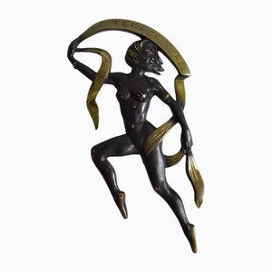 Figura grande de bronce de la bailarina del templo