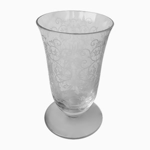 Jarrón Mid-Century de vidrio baccarat grabado