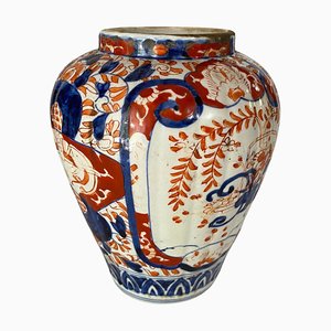 Japanese Meiji Period Scalloped Imari Porcelain Vase, 19th Century