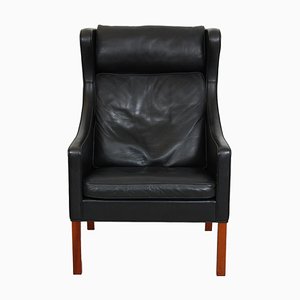 Sedia Wingback in pelle di bufalo nera di Børge Mogensen per Fredericia, anni '90