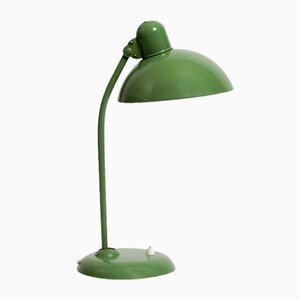 Lámpara de mesa Mid-Century moderna de metal en verde industrial de Kaiser Leuchten, años 50