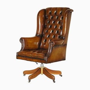 Handgefertigter Chesterfield Wingback Bürodrehstuhl von Harrods London, England