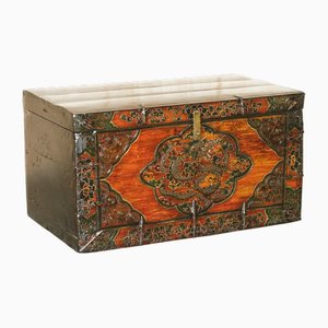 Baule antico o baule in lino dipinto in policromia, drago cinese tibetano
