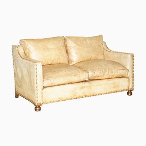 Handgefärbtes 2-Sitzer-Sofa aus braunem Leder im Edwardianischen Stil mit Nieten