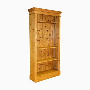 Librería abierta de pino con base de zócalo de cuatro estantes ajustables