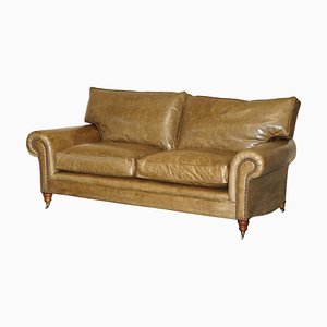 Sofá de cuero marrón con respaldo de cojín de brazo completo