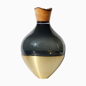 Schwarze India Vase II von Pia Wüstenberg