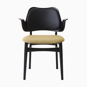 Silla Gesture de haya negra con cuero negro de Warm Nordic