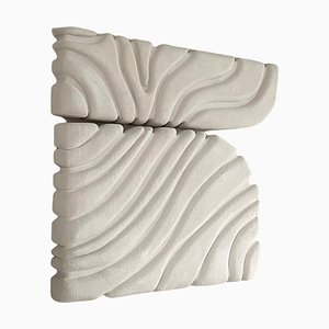 Escultura de pared Flowing Creature Carrara de Eline Baas