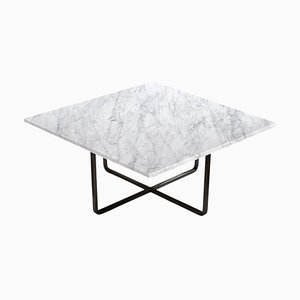 Tavolo Ninety medio in marmo bianco di Carrara e acciaio nero di OxDenmarq