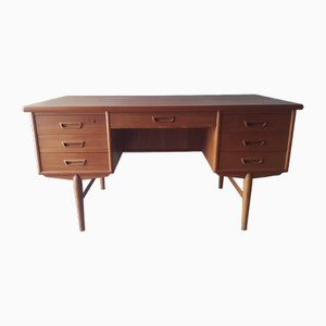 Dänischer Mid-Century Schreibtisch aus Teak