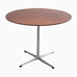 Mesa auxiliar modelo 3514 de teca de Arne Jacobsen para Fritz Hansen