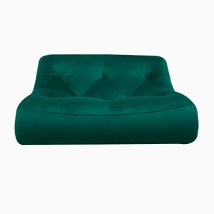 Sofá de dos plazas Kali vintage en verde de Ligne Roset